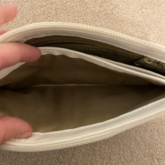 Elle white wristlet - Picture 5 of 6